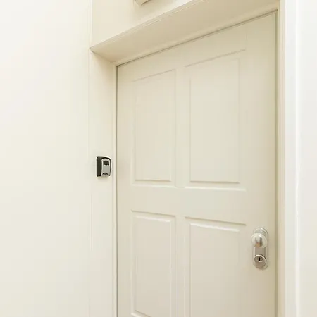 Charming Balcony In Historic Ribeira - Inside 