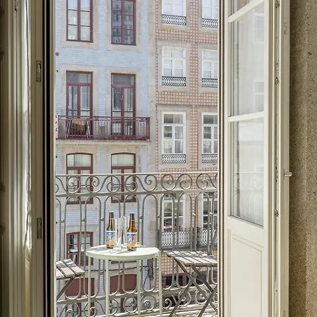 Charming Balcony In Historic Ribeira - Inside 