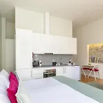 Charming Balcony In Historic Ribeira - Inside 