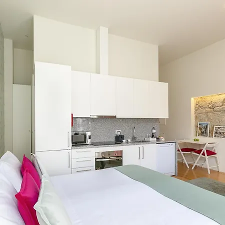 Charming Balcony In Historic Ribeira - Inside 