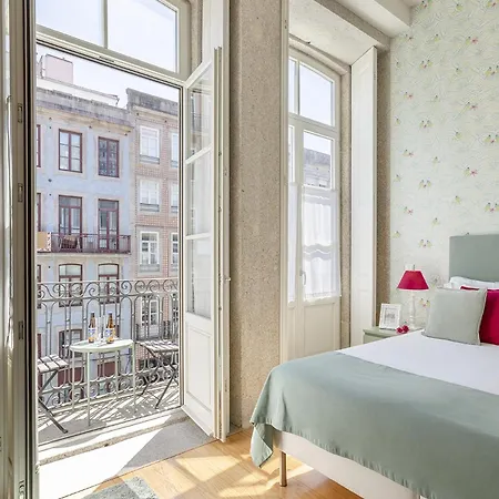Charming Balcony In Historic Ribeira - Inside 