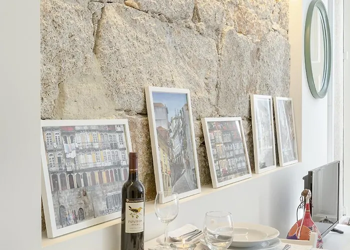 Charming Balcony In Historic Ribeira - Inside 