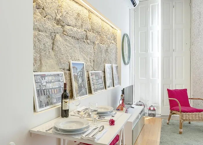 Charming Balcony In Historic Ribeira - Inside 