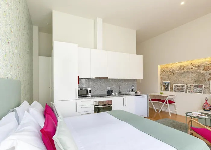 Charming Balcony In Historic Ribeira - Inside 