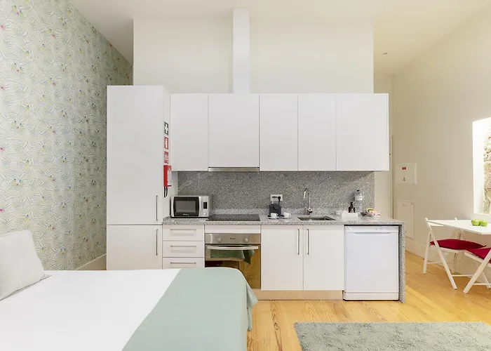 Charming Balcony In Historic Ribeira - Inside 