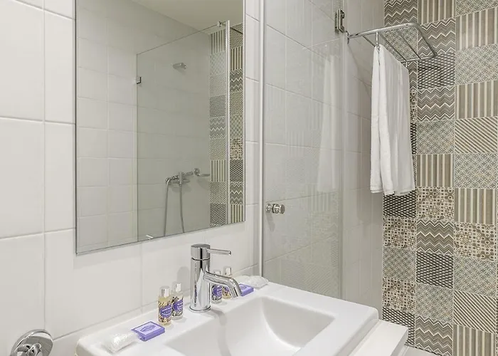 Charming Balcony In Historic Ribeira - Inside 