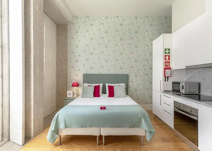 Charming Balcony In Historic Ribeira - Inside 