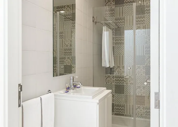 Charming Balcony In Historic Ribeira - Inside 