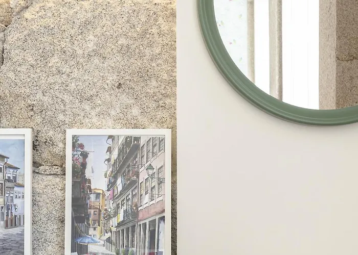 Charming Balcony In Historic Ribeira - Inside 