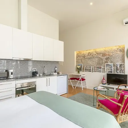 Charming Balcony In Historic Ribeira - Inside 