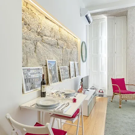 Charming Balcony In Historic Ribeira - Inside 