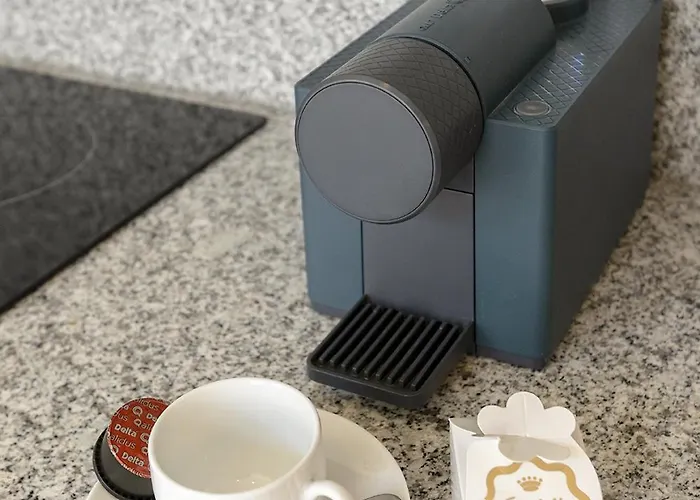 Charming Balcony In Historic Ribeira - Inside 