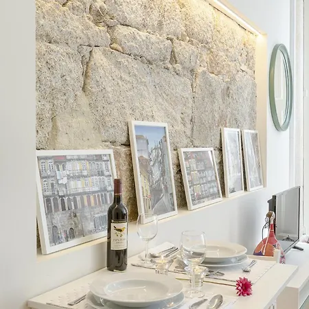 Charming Balcony In Historic Ribeira - Inside 