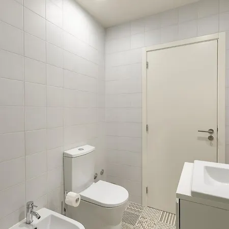 Charming Balcony In Historic Ribeira - Inside 