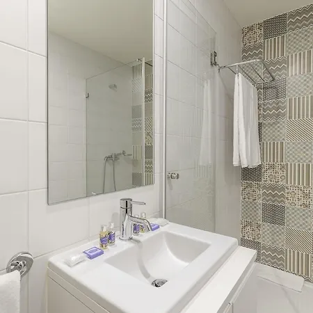 Charming Balcony In Historic Ribeira - Inside 