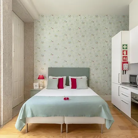 Charming Balcony In Historic Ribeira - Inside 