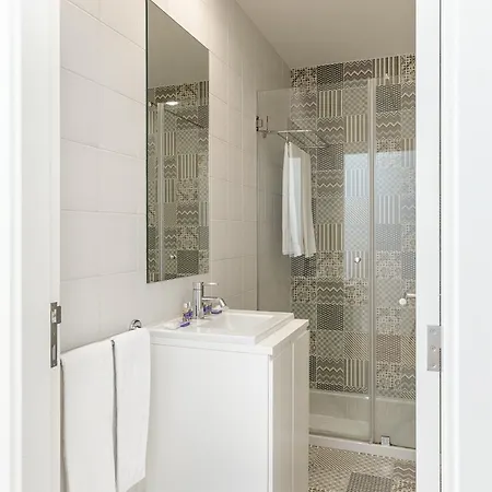 Charming Balcony In Historic Ribeira - Inside 