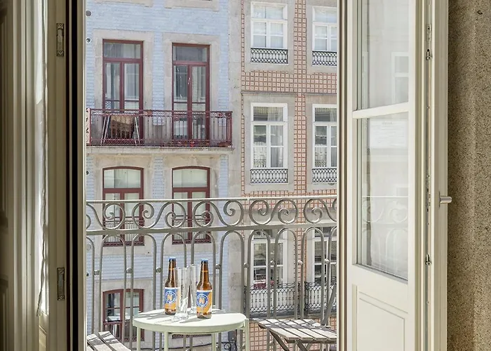 Charming Balcony In Historic Ribeira - Inside 